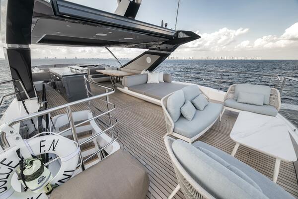 Dolce Far Niente 88ft Sunseeker Yacht For Sale