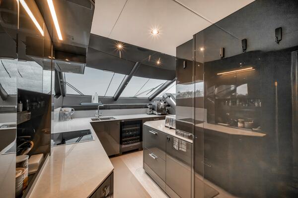 Dolce Far Niente 88ft Sunseeker Yacht For Sale