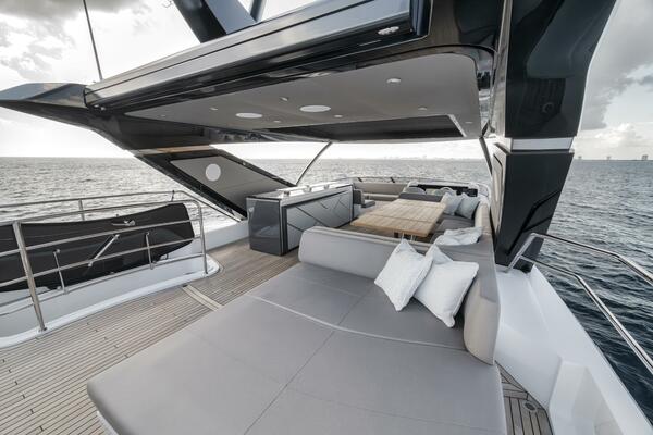 Dolce Far Niente 88ft Sunseeker Yacht For Sale