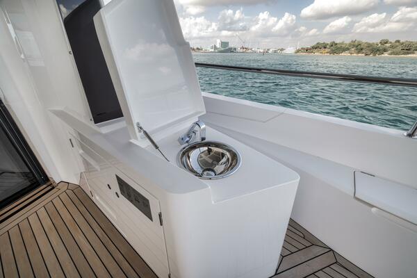 Dolce Far Niente 88ft Sunseeker Yacht For Sale