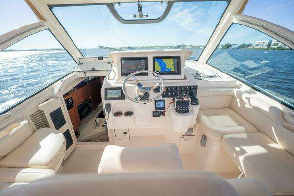 Grady-White Express 330 Yacht For Sale