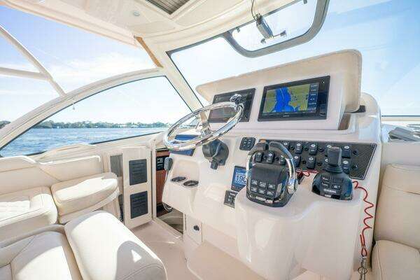 Grady-White Express 330 Yacht For Sale