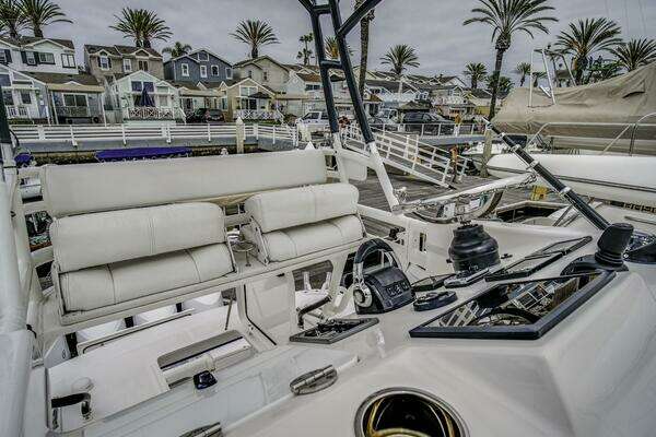 Everglades 435 Center Console Yacht For Sale