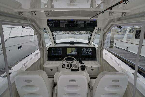 Everglades 435 Center Console Yacht For Sale