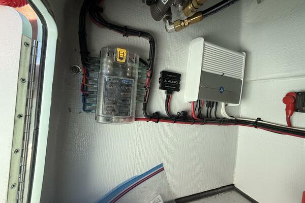 18ft Hell s Bay Yacht For Sale