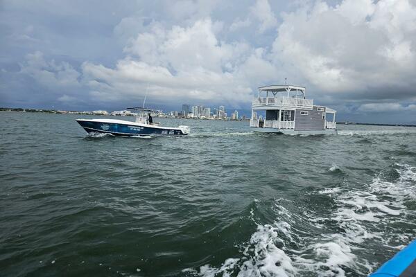 52ft Harbor Home Yacht For Sale