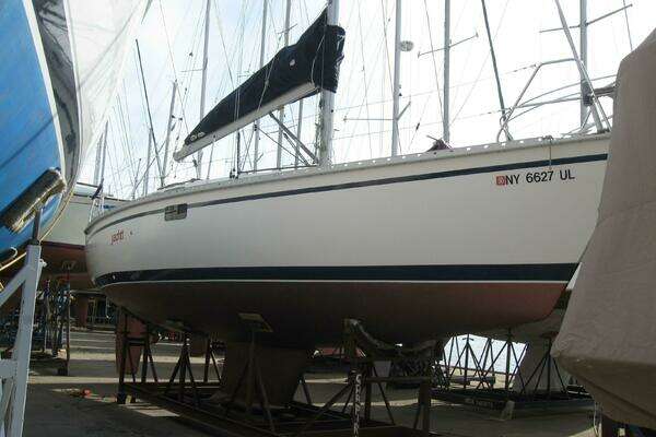Photo of the 1995 Hunter Hunter 35.5 "Yachtt"