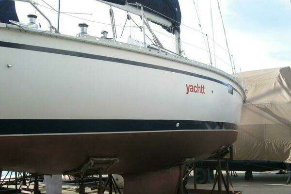 Photo of the 1995 Hunter Hunter 35.5 "Yachtt"