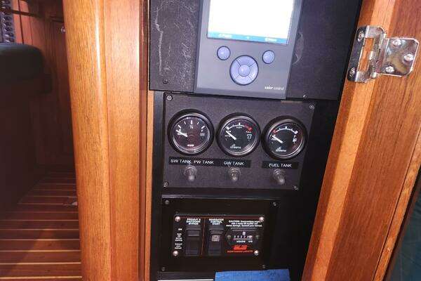 Waterline 55 Yacht For Sale