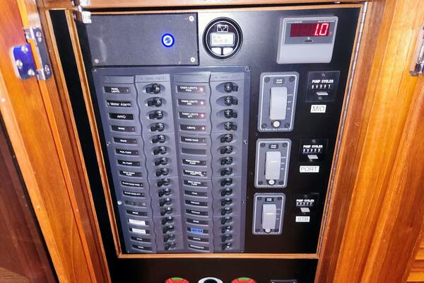 Delphina 55ft Waterline Yacht For Sale