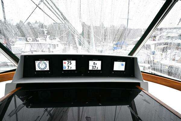 Waterline 55 Yacht For Sale