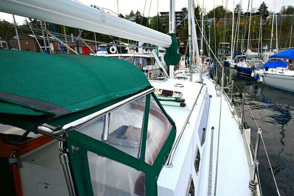 Waterline 55 Yacht For Sale