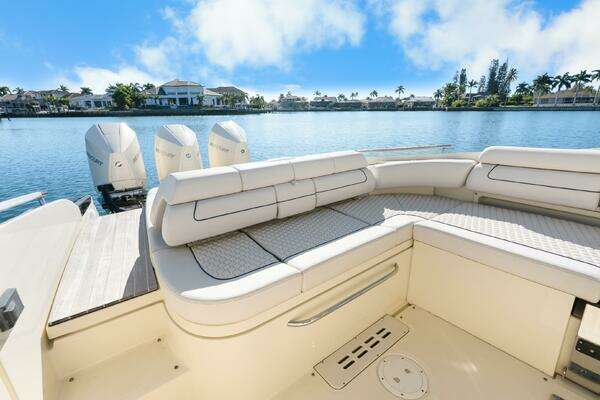Chris-Craft Launch 35 GT OB Yacht For Sale