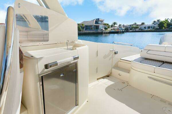 Chris-Craft Launch 35 GT OB Yacht For Sale