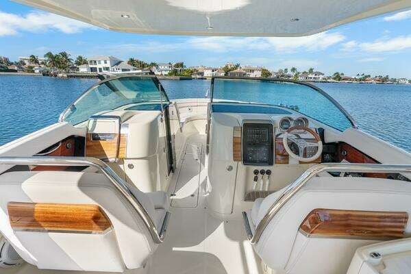 Chris-Craft Launch 35 GT OB Yacht For Sale