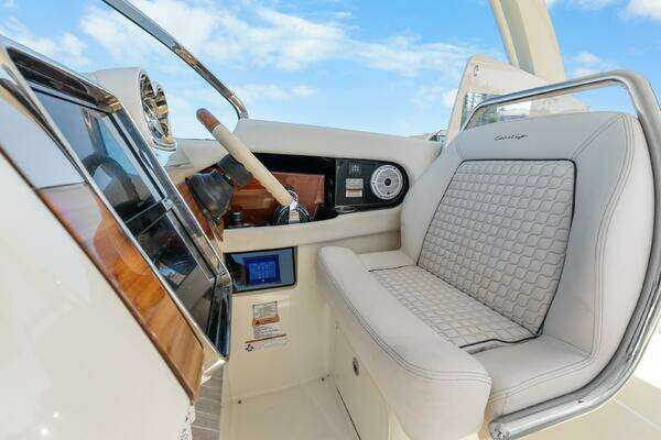 Chris-Craft Launch 35 GT OB Yacht For Sale