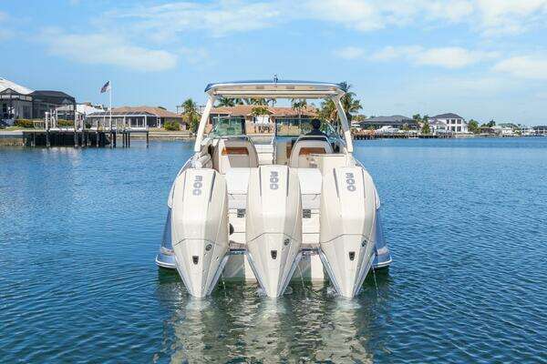 Chris-Craft Launch 35 GT OB Yacht For Sale