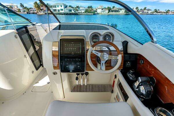Chris-Craft Launch 35 GT OB Yacht For Sale