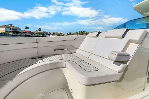 Chris-Craft Launch 35 GT OB Yacht For Sale