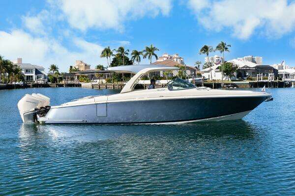 Chris-Craft Launch 35 GT OB Yacht For Sale