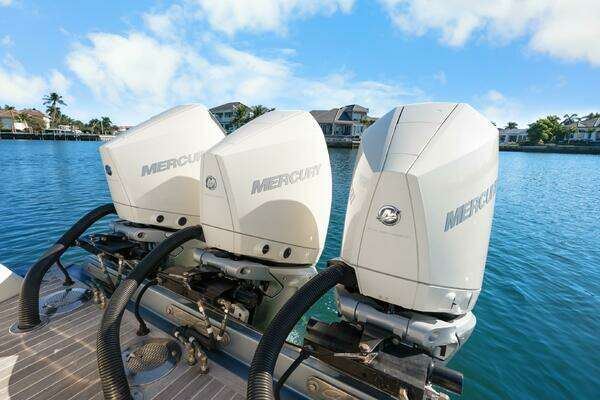 Chris-Craft Launch 35 GT OB Yacht For Sale