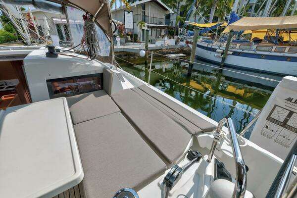 Jeanneau 440 Yacht For Sale