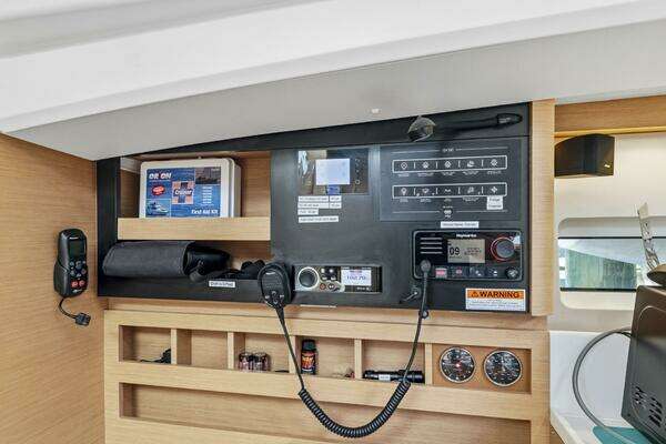 Jeanneau 440 Yacht For Sale