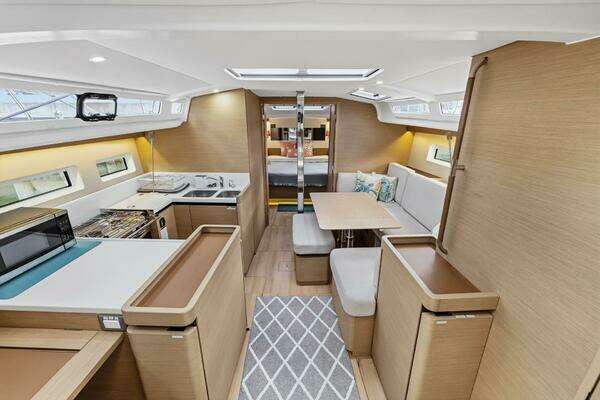 Jeanneau 440 Yacht For Sale