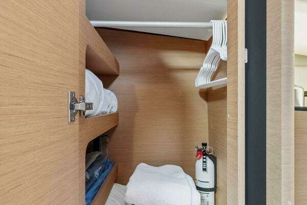 Jeanneau 440 Yacht For Sale