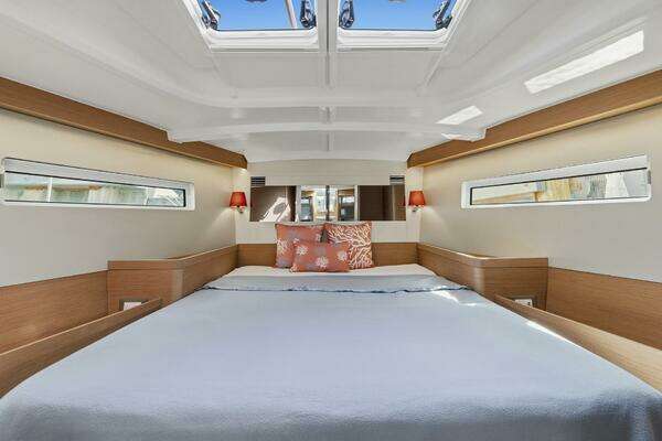 Jeanneau 440 Yacht For Sale