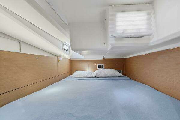 Jeanneau 440 Yacht For Sale