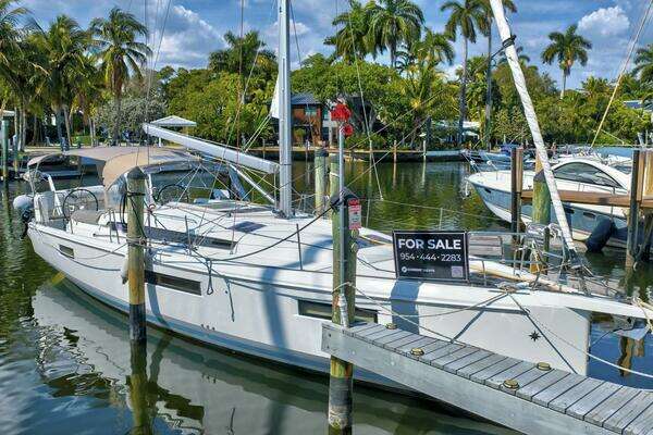 Photo of the 2021 Jeanneau 440 "Dantari"