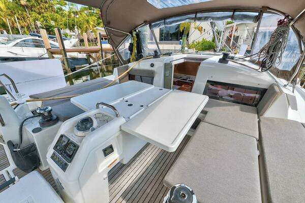 Jeanneau 440 Yacht For Sale