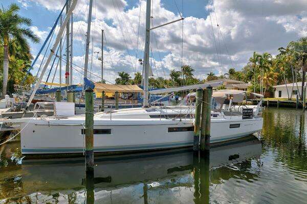 Jeanneau 440 Yacht For Sale