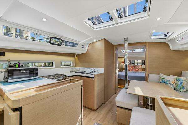 Jeanneau 440 Yacht For Sale