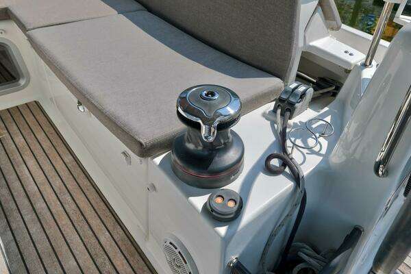 Jeanneau 440 Yacht For Sale