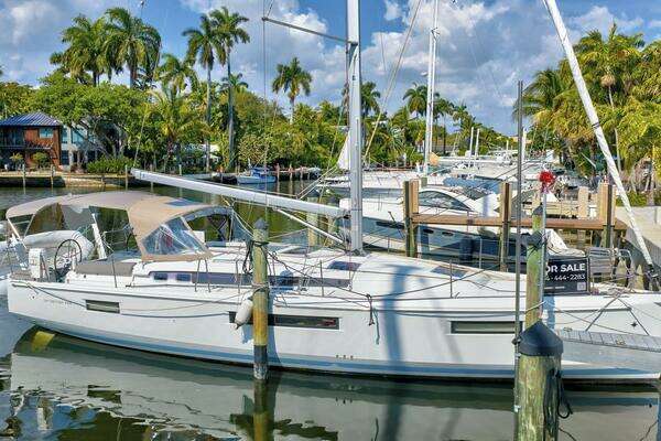 Photo of the 2021 Jeanneau 440 "Dantari"