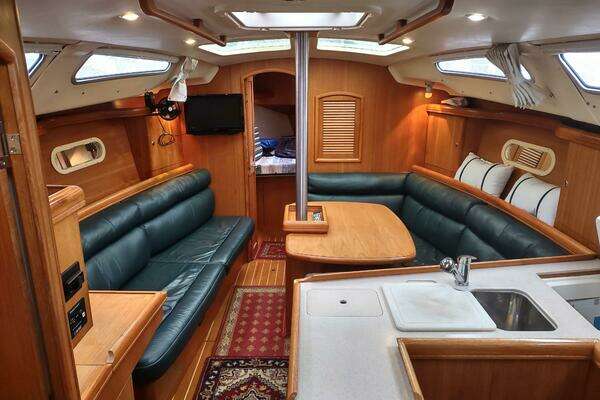 Hunter  Yacht For Sale