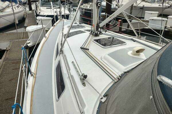 Hunter  Yacht For Sale
