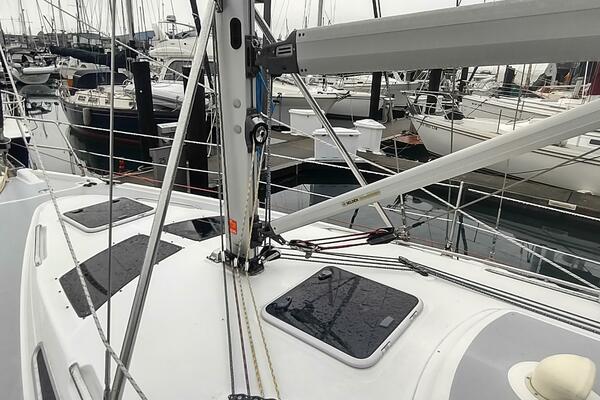 VELELLA 35ft Hunter Yacht For Sale