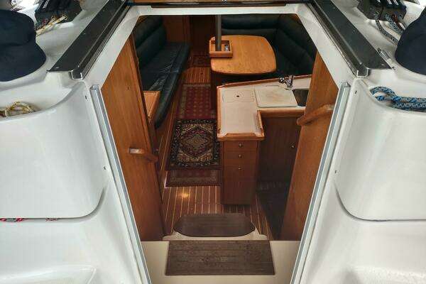 Hunter  Yacht For Sale