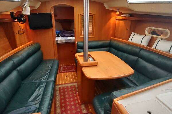 Hunter  Yacht For Sale