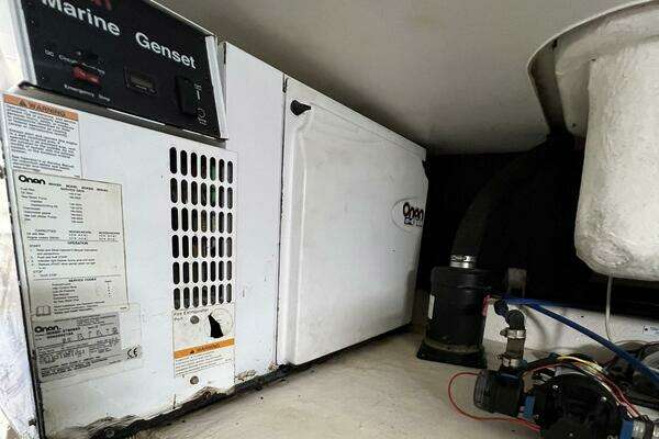 Luhrs 41 Hardtop Express Yacht For Sale