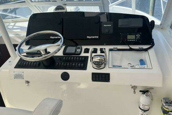 Luhrs 41 Hardtop Express Yacht For Sale