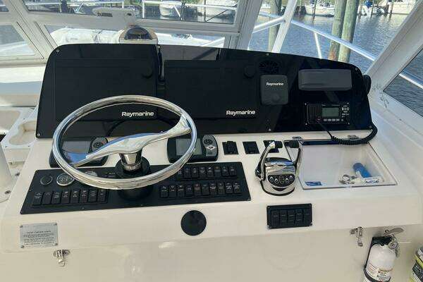 Luhrs 41 Hardtop Express Yacht For Sale
