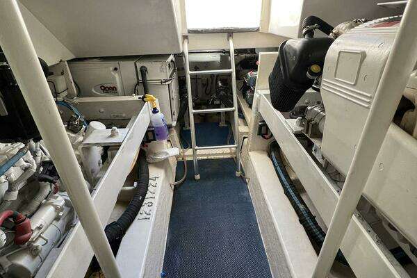 Luhrs 41 Hardtop Express Yacht For Sale