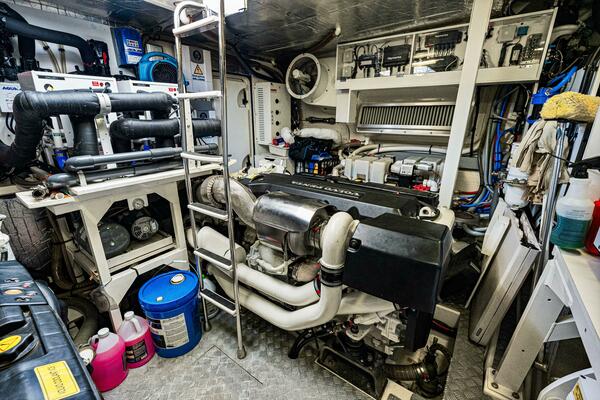 2019 Prestige 630 Flybridge - Engine Room