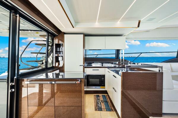 2019 Prestige 630 Flybridge - Galley