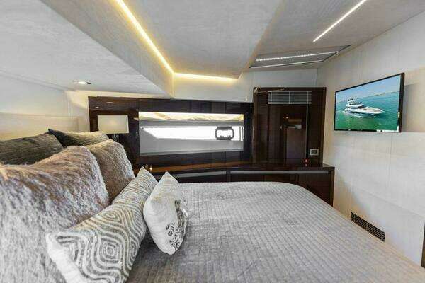 Prestige 630 Flybridge Yacht For Sale