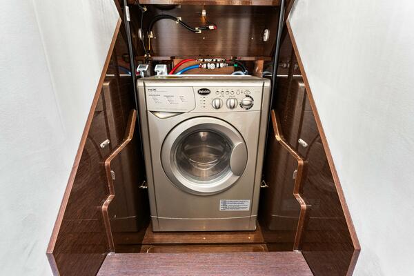 2019 Prestige 630 Flybridge - Washer